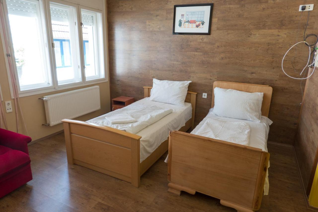 Mueller'S 1 Apartment Siofok Ngoại thất bức ảnh